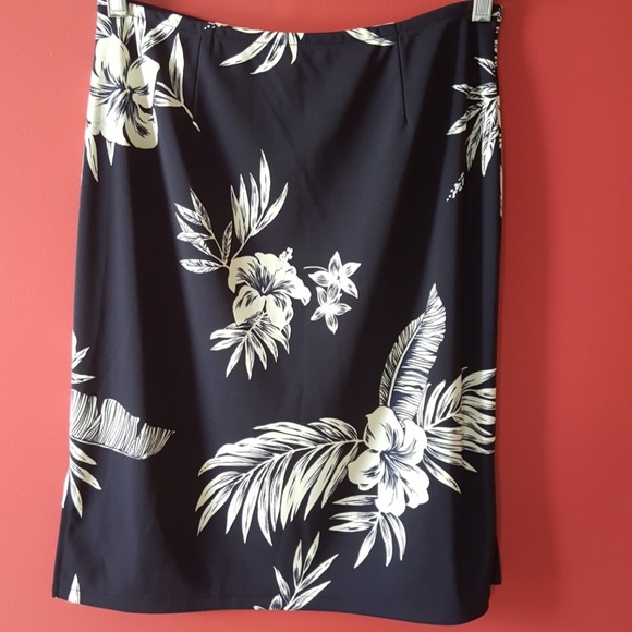 Axcess Liz Claiborne * Tropical/ Floral Navy Skirt - Picture 1 of 3